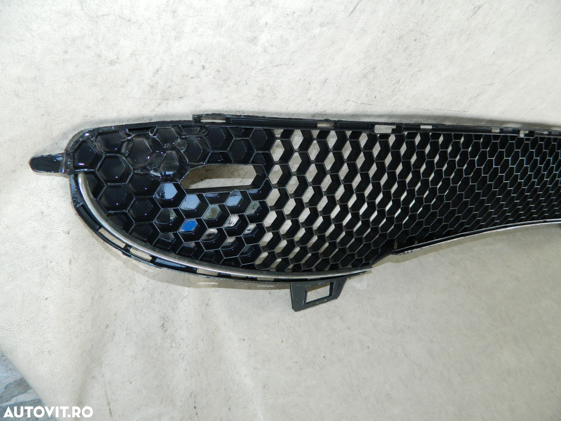 Grila intre proiectoare Peugeot 206, 2002, 2003, 2004, 2005, 2006, ,  cod origine OE 9648292477 - 7