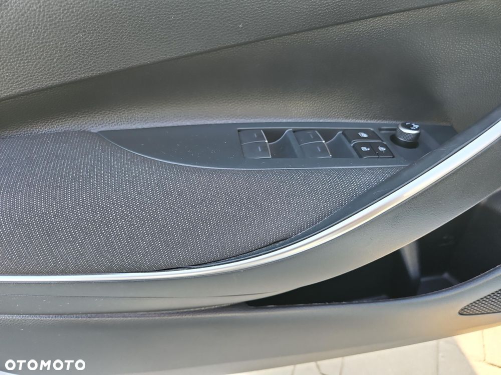 Toyota Corolla 1.8 Hybrid Comfort - 16