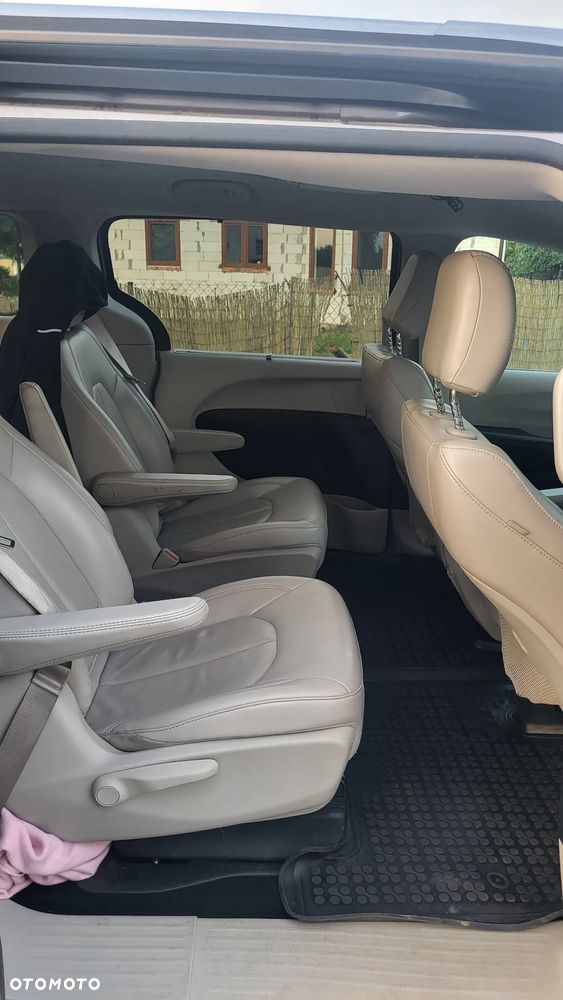 Chrysler Pacifica - 32