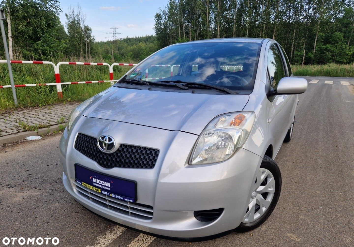 Toyota Yaris 1.3 VVT-i Sol - 1