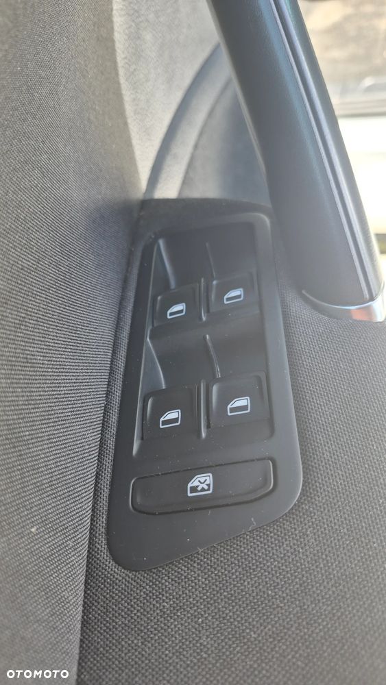 Volkswagen Golf 1.6 TDI BlueMot Comfortline - 16