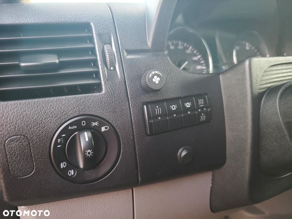 Mercedes-Benz Sprinter - 14