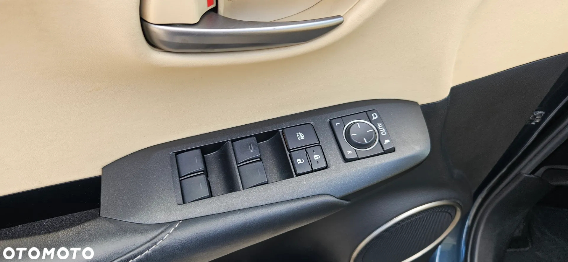 Lexus NX 300h Business Edition AWD - 29