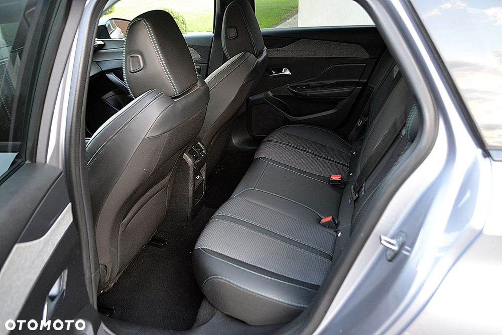 Peugeot 308 BlueHDi 130 EAT8 Allure - 17