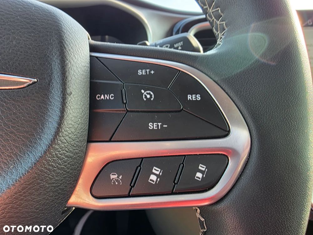 Chrysler Pacifica - 17