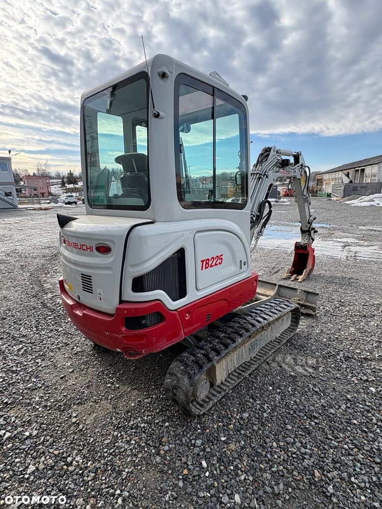 Takeuchi TB225 - 8