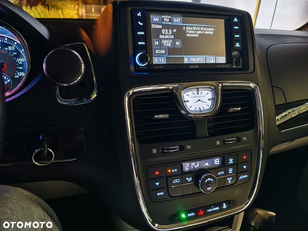 Chrysler Town & Country ver-3-6-touring - 35