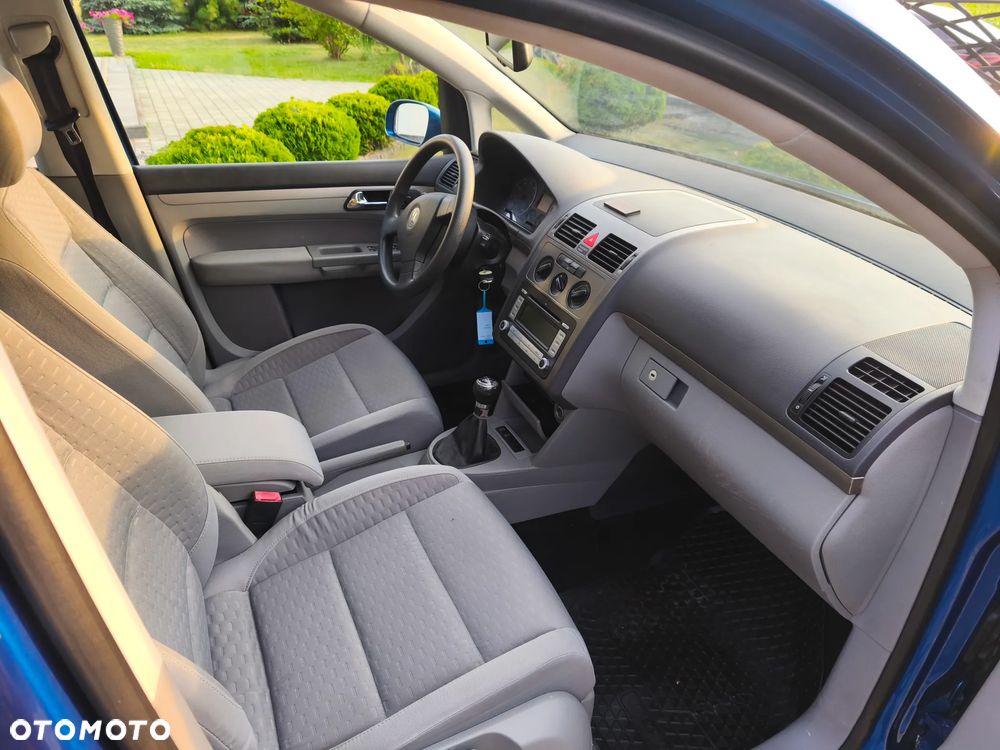 Volkswagen Touran - 9