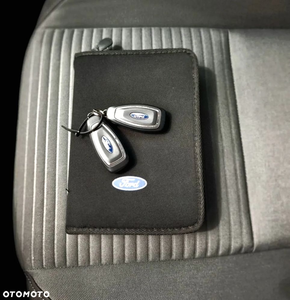 Ford Grand C-MAX - 31