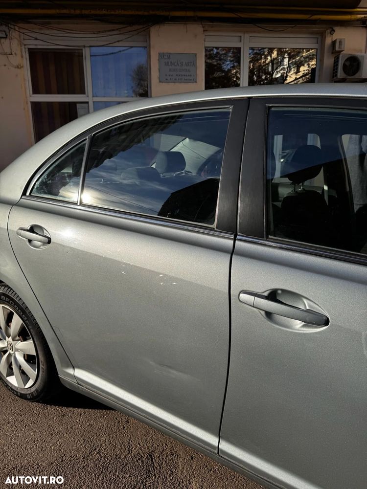 Toyota Avensis 1.6 Comfort - 18