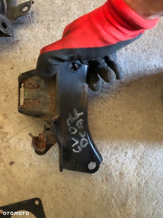 Poduszka skrzyni biegów Toyota Corolla Verso 05r 2.2 DCAT - 1