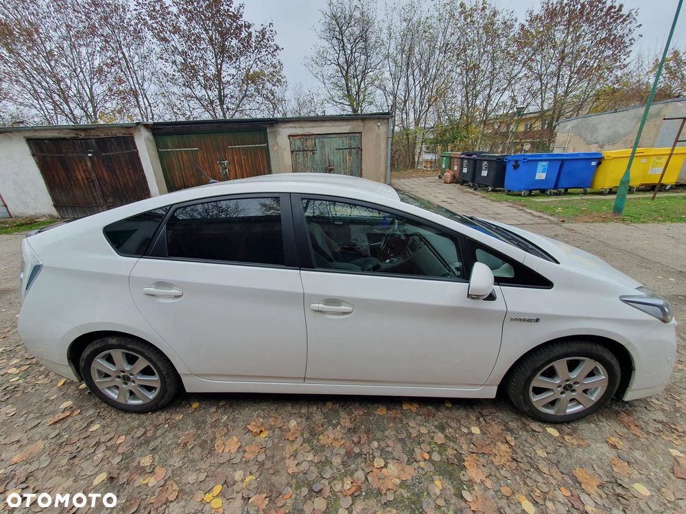 Toyota Prius (Hybrid) - 5