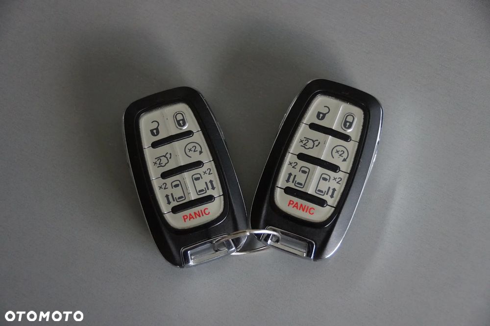 Chrysler Pacifica - 36