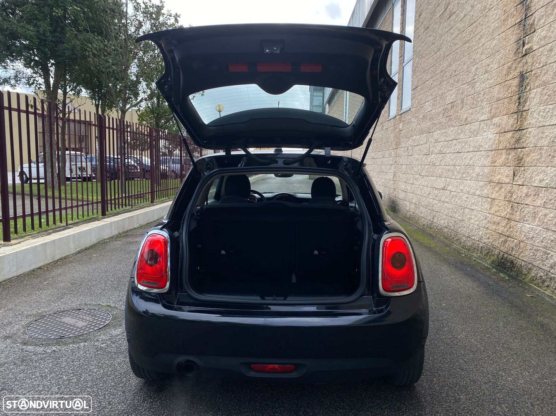 MINI 3 Portas One Metropolitan - 17