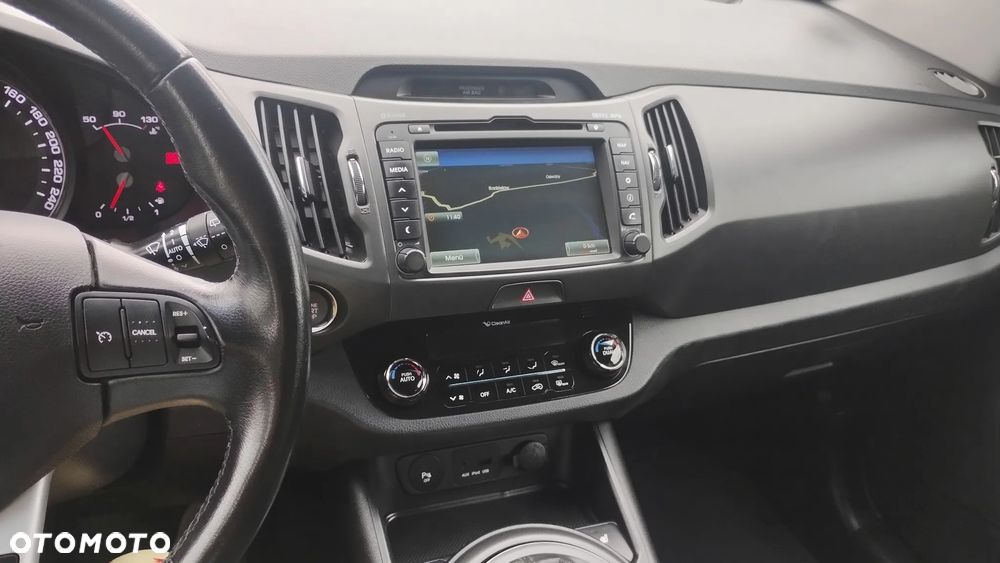 Kia Sportage 2.0 L - 11