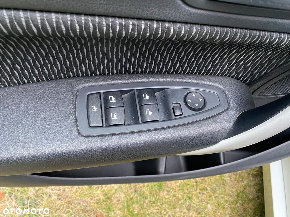 BMW Seria 1 118i - 24