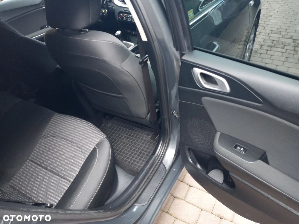 Kia Ceed 1.5 T-GDI M - 29
