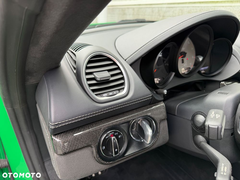 Porsche 718 Cayman - 24