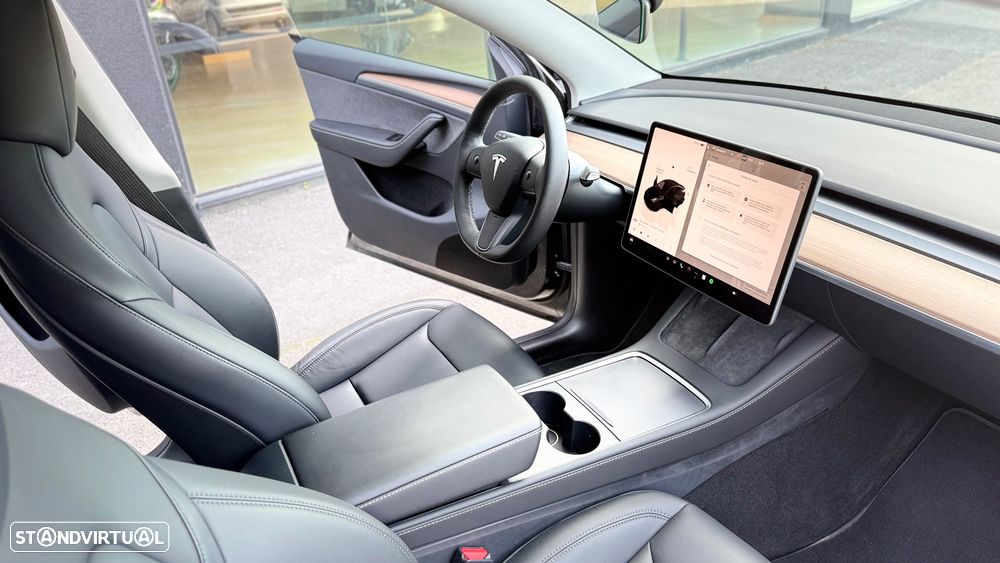 Tesla Model Y Performance Dual Motor AWD - 18