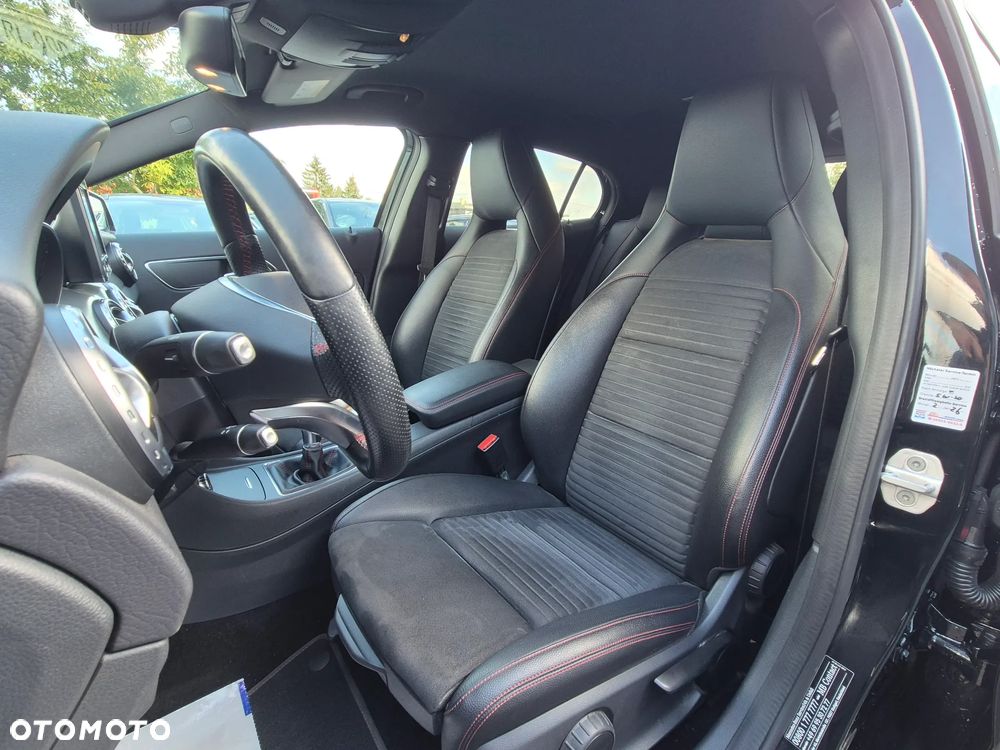 Mercedes-Benz GLA 250 UrbanStyle Edition - 24