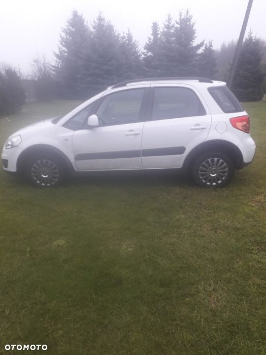 Suzuki SX4 2.0 DDiS Comfort 4WD - 2
