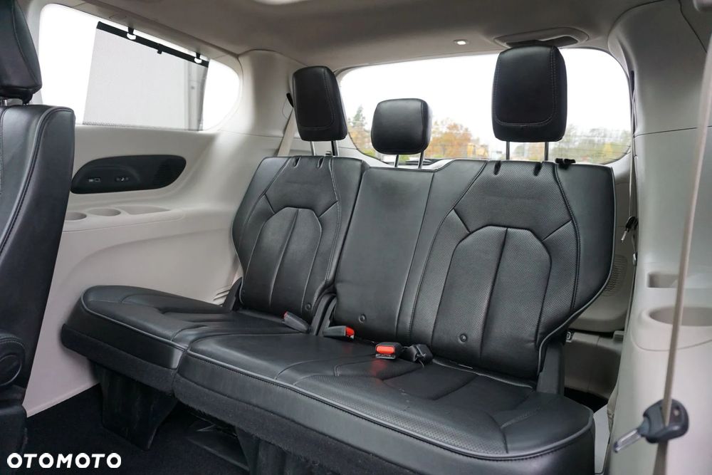 Chrysler Pacifica - 13