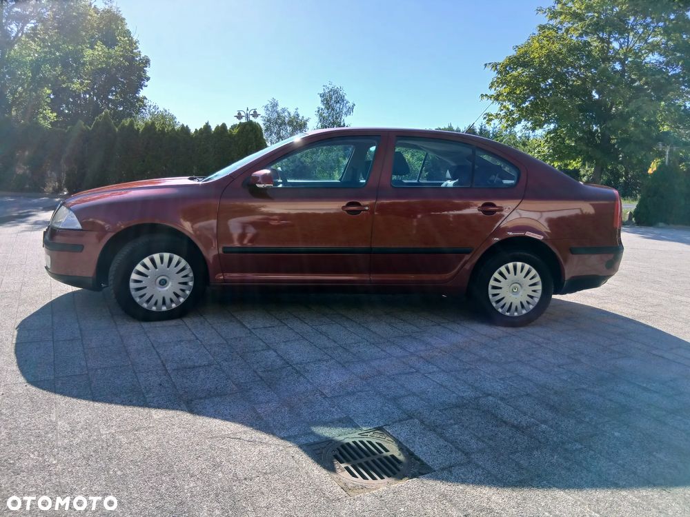 Skoda Octavia 1.6 Ambiente - 9