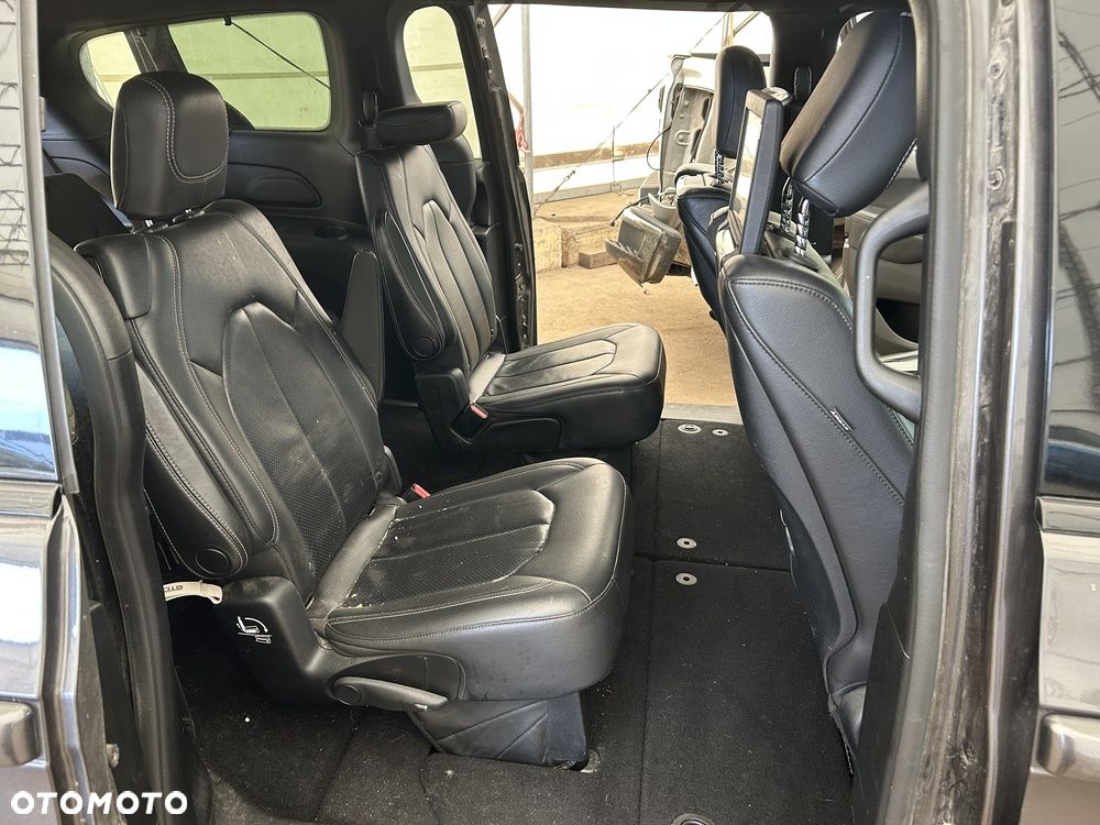 Chrysler Pacifica - 28