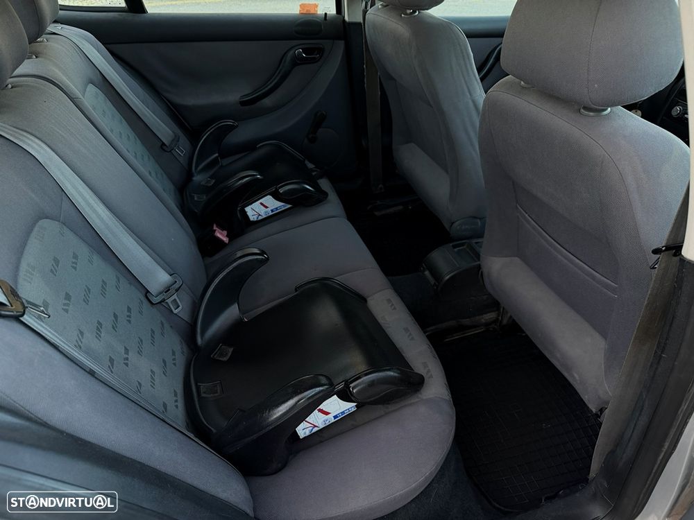 SEAT Leon 1.9 TDI Confort AC+JE - 12
