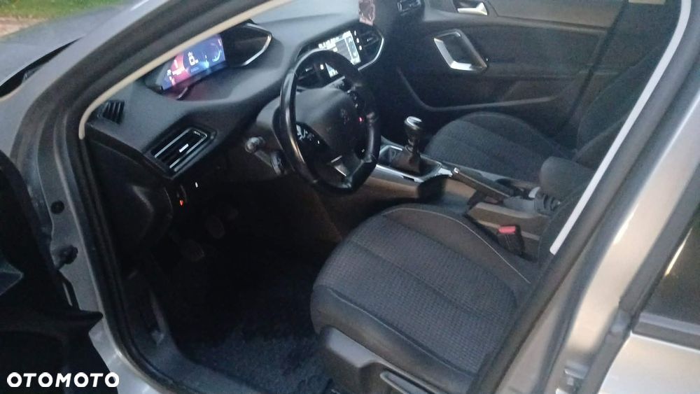 Peugeot 308 1.5 BlueHDi Allure Pack S&S - 28