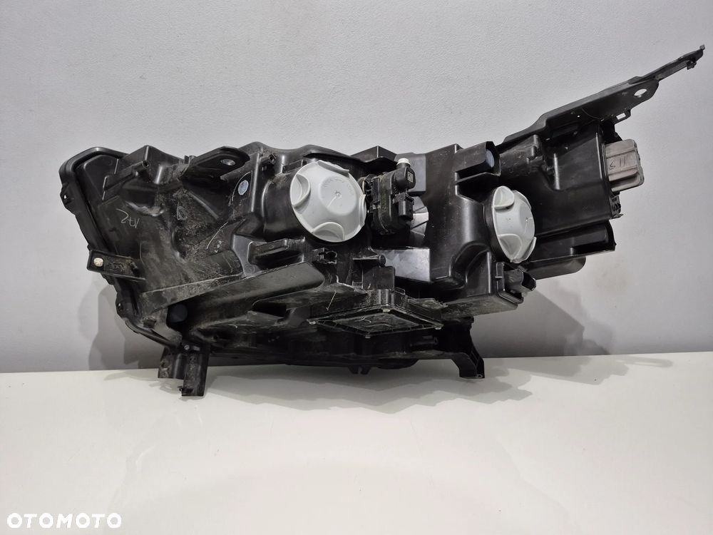 Renault Kangoo III 21- Lampa reflektor LED prawy przód 6PIN Europa oryginalny - 8