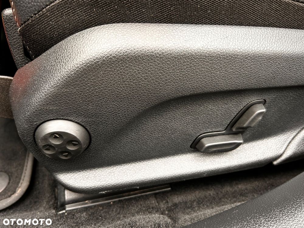 Mercedes-Benz Klasa C - 32