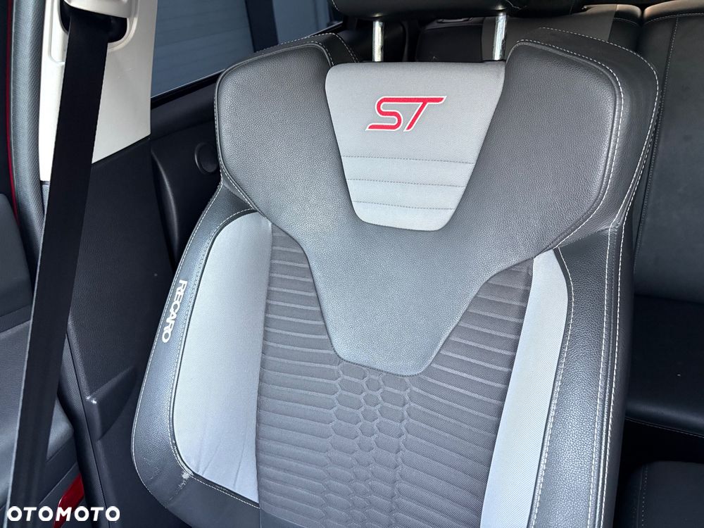 Ford Focus SW 1.0 EcoBoost S&S ST-Line - 30