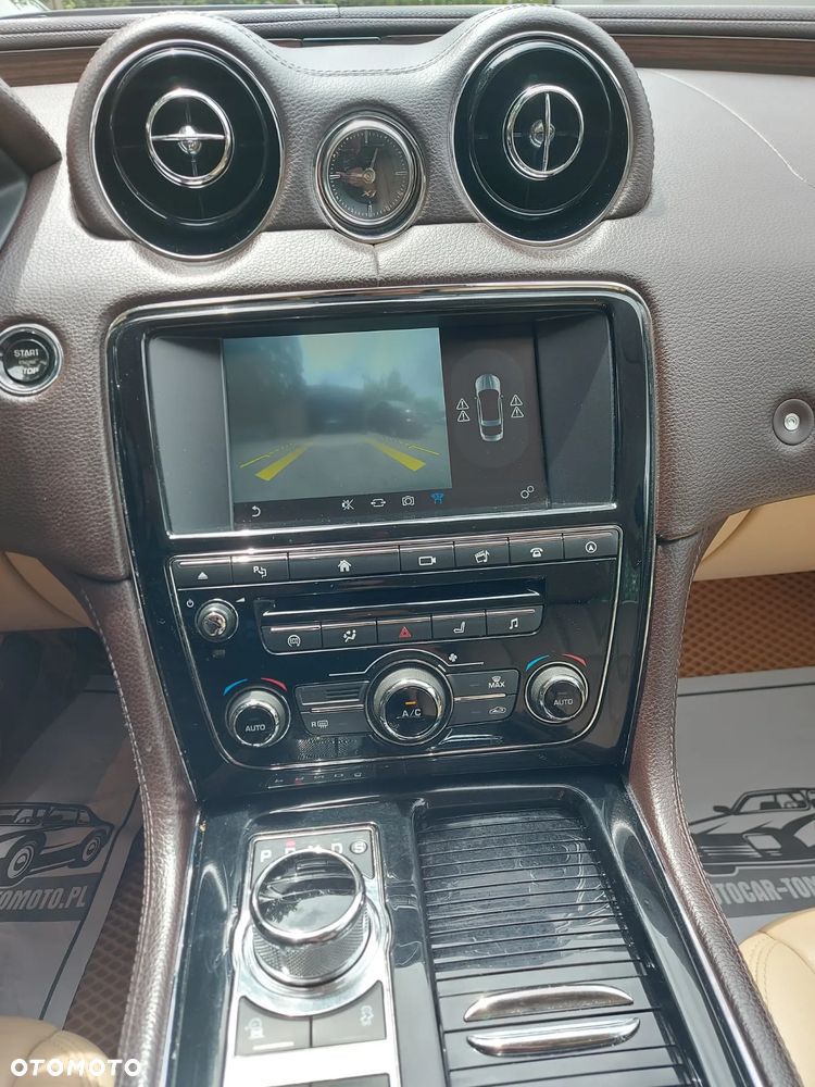 Jaguar XJ 3.0 V6 Premium Luxury - 29