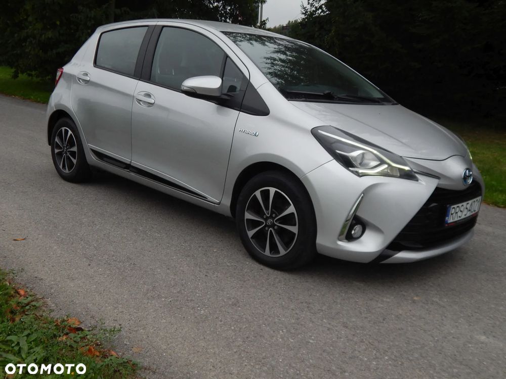 Toyota Yaris Hybrid 100 Premium - 7
