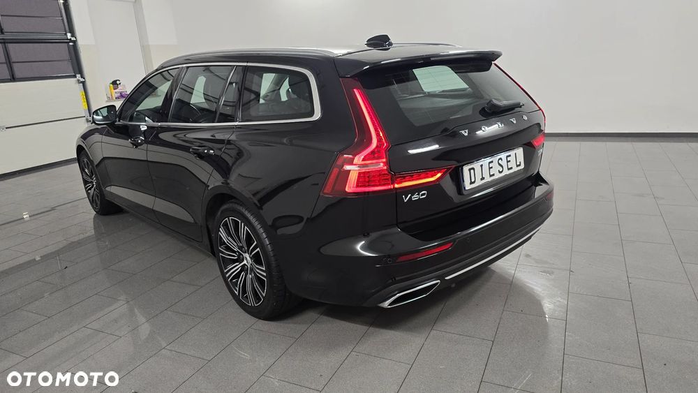 Volvo V60 D4 R-Design - 4