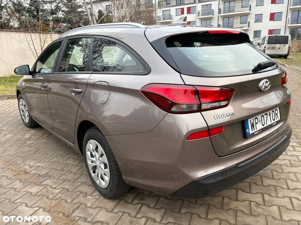 Hyundai i30 1.5 DPI Classic + - 6