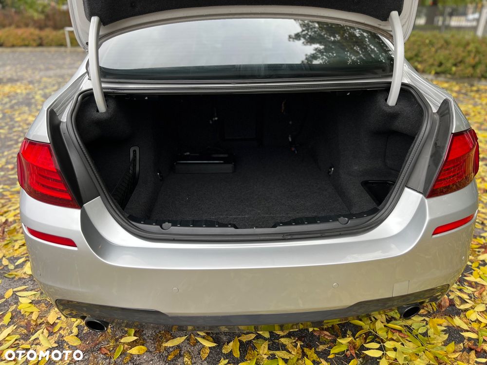 BMW Seria 5 535i xDrive - 16