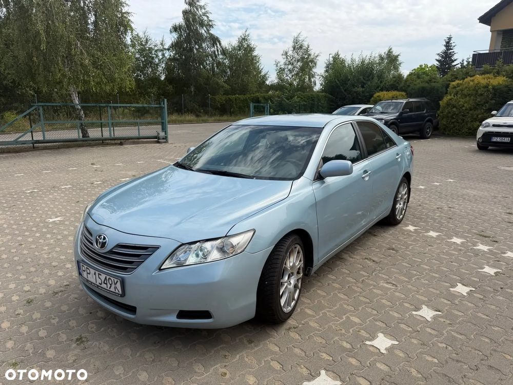 Toyota Camry - 1