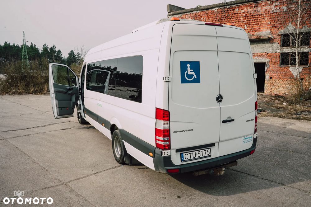 Mercedes-Benz 519 - 22