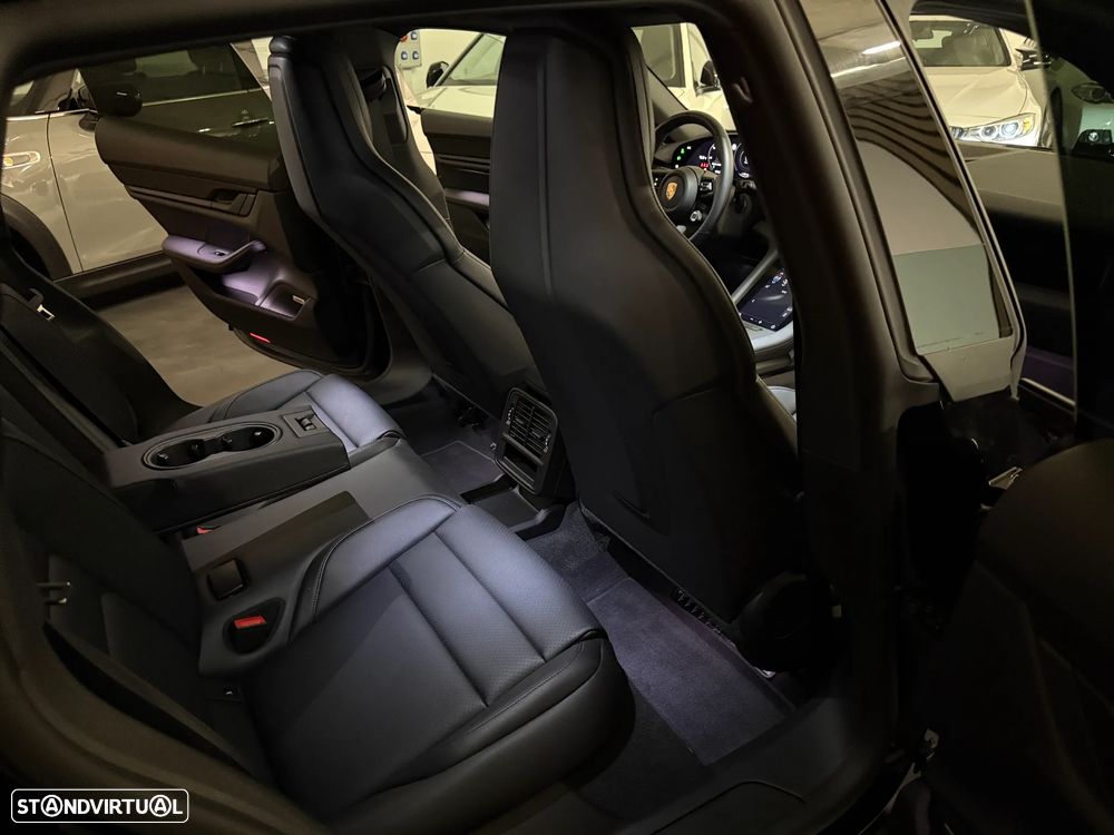 Porsche Taycan Sport Turismo Black Edition - 35
