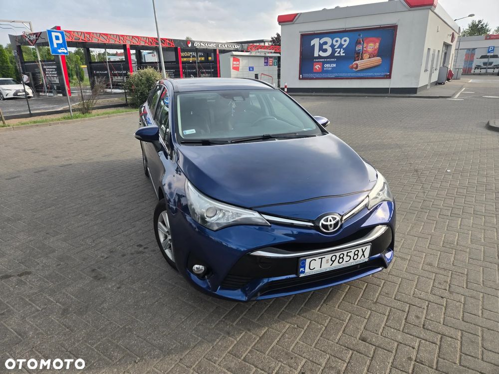 Toyota Avensis 1.6 D-4D Premium - 1