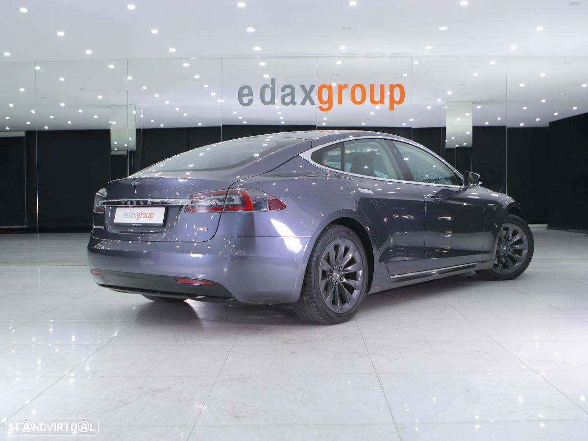 Tesla Model S - 3