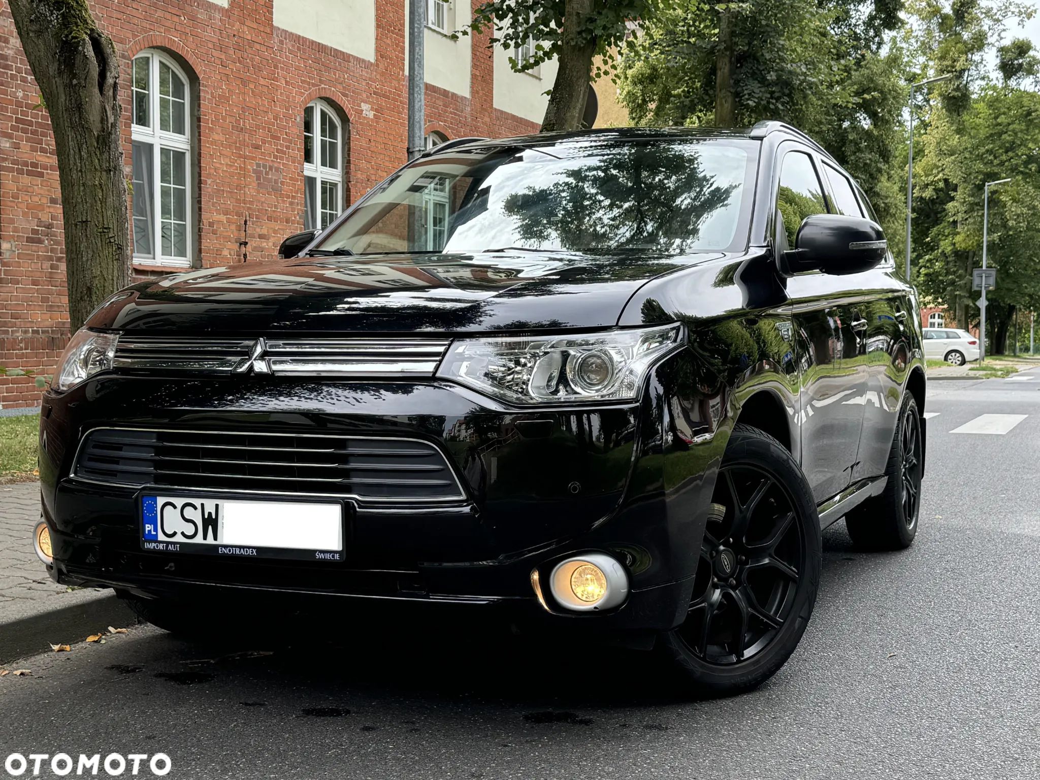 Mitsubishi Outlander 2.0 4WD Plug-In Hybrid - 1
