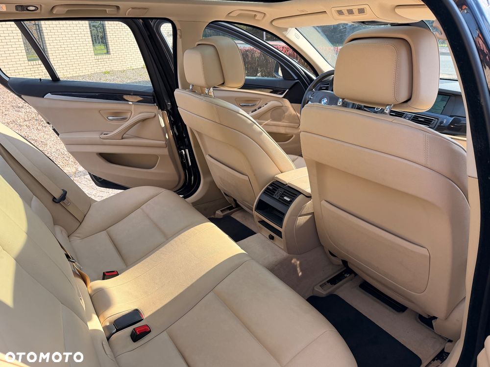 BMW Seria 5 525d Sport-Aut - 30