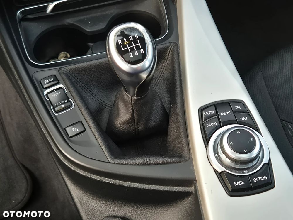 BMW Seria 3 318d - 11