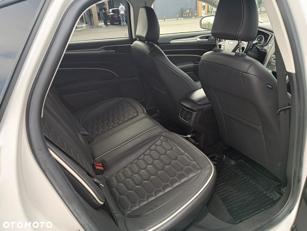 Ford Mondeo 2.0 Hybrid Vignale Plus - 12