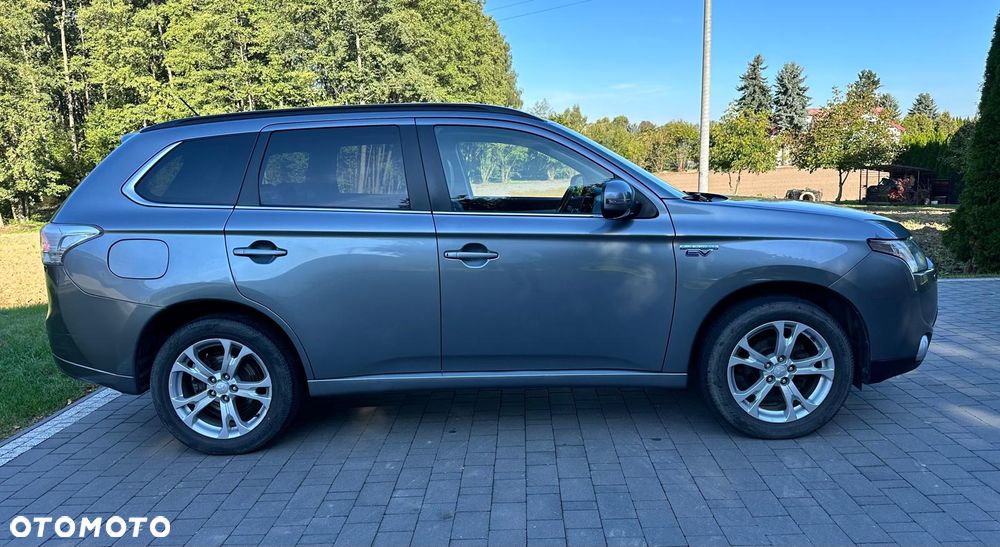Mitsubishi Outlander Instyle NAVI + - 5