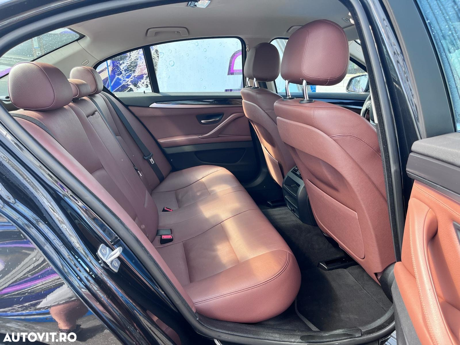 BMW Seria 5 520d Aut. Luxury Line - 13