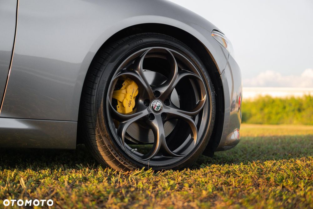 Alfa Romeo Giulia 2.0 Turbo 16V AT8-Q4 Veloce Ti - 12